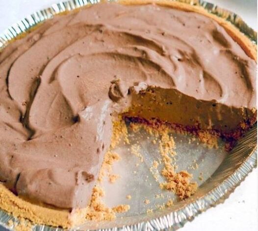 Easiest-ever 4-ingredient chocolate pie Recipe