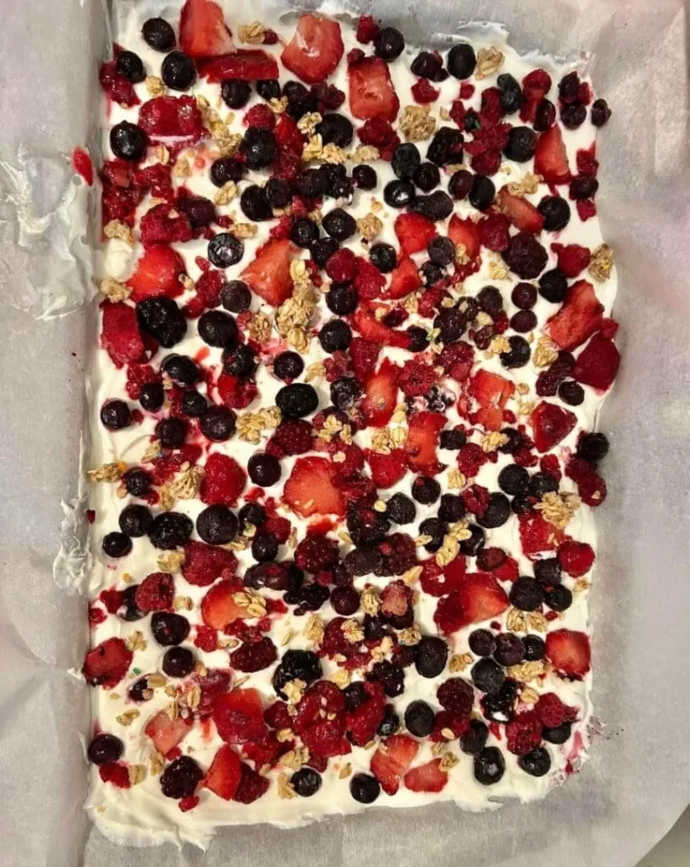 Homemade berry granola Yogurt Bark Recipe