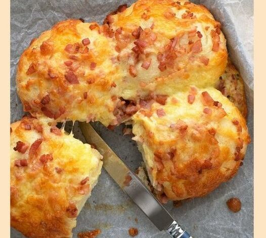 AMAZING 4 INGREDIENT CHEESE AND BACON ROLLS