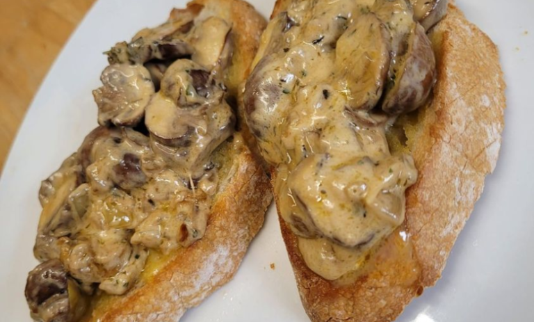 Toasted bread with creamy mushrooms, mozzarella, cheddar, onion and garlic
