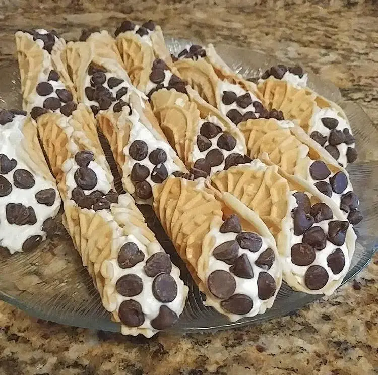 WW Freestyle Recipes: Pizzelle Cookie Cannolis