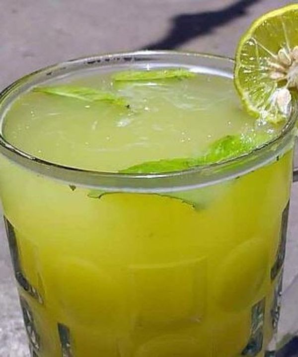 Fat-Burning Juice: Pineapple, Lemon, and Ginger