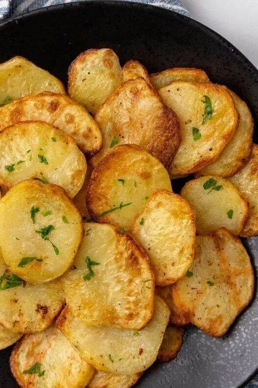 SLICED POTATOES IN THE AIR FRYER