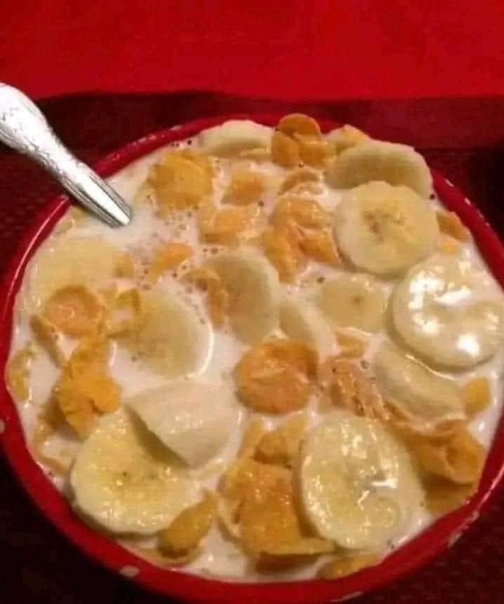 banana cornflakes breakfast