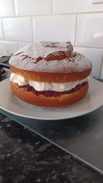 Air Fryer Victoria Sponge