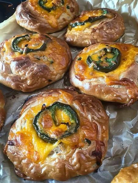 Keto Jalapeño Cheddar Bagels