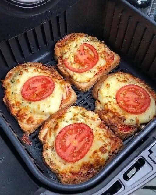 Easy Cheesy Pizza Toast Recipe