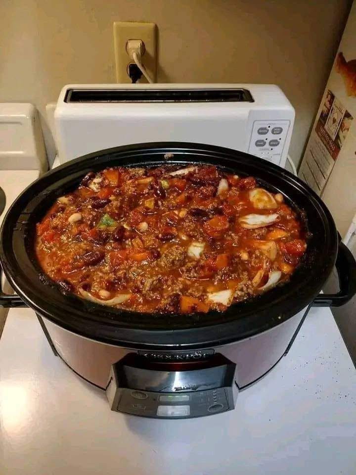Slow Cooker Hearty Beef & Bean Chili